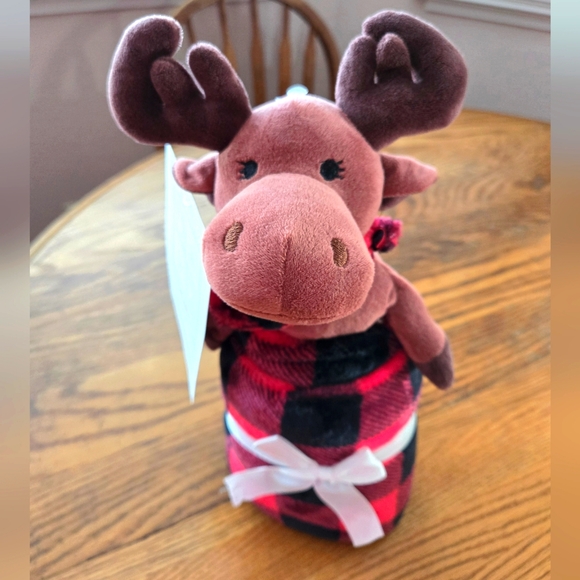 Max Studio Other - 👀50% OFF🦌🛏 NWT‼️Max Studio Baby Friend & Baby Blanket Set with Reindeer